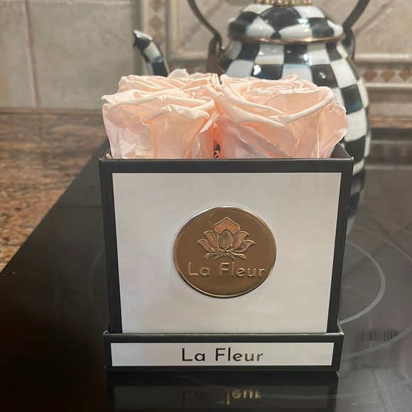 THE ORIGINAL LIFETIME FLOWERS Super Petite *Sent to me 8 days ago* - Picture 2 of 8